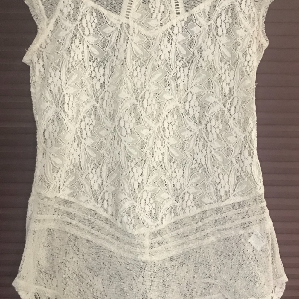 Women’s Lace Top - Picture 2 of 6